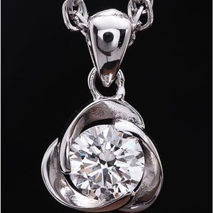 18k White Gold Lab Grown Diamond necklace